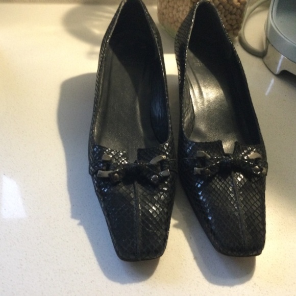 Stuart Wiseman Snakeskin Shoes - Picture 2 of 9